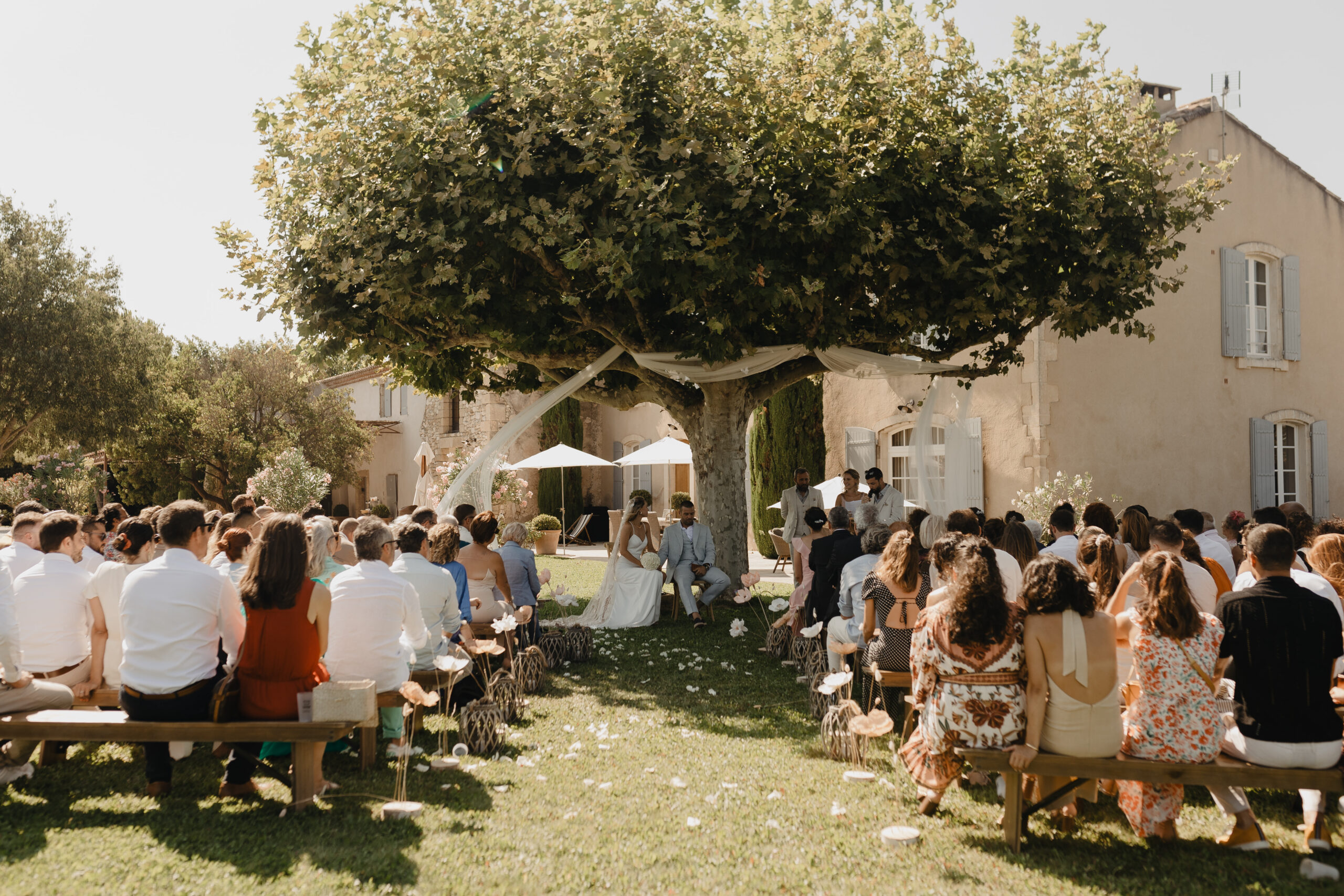 Découvrez comment garder vos invités captivés et vivre un mariage fluide et rythmé à Montpellier grâce aux conseils d’une wedding planner locale.